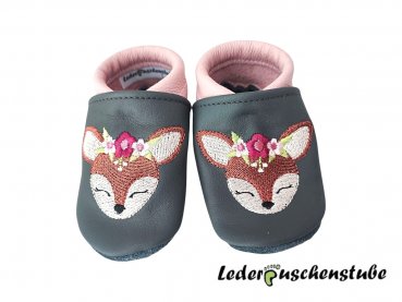 Lederpuschen anthrazit-rosa Boho Reh (braun-creme-schwarz, Blumen bordeauxe-rosa-altrosa)